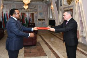 Megbízólevél másolatának átadása, Kamerun